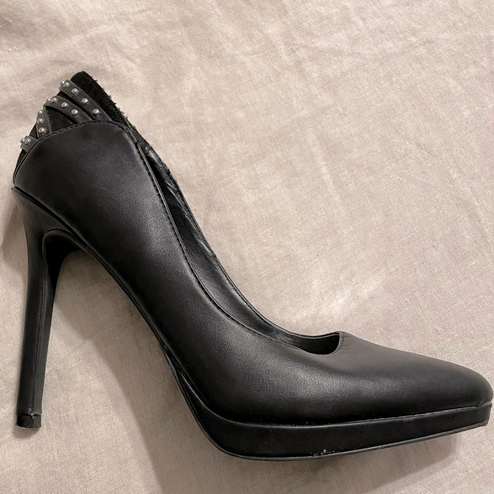 Size 8.5 Report Heels w/ studded detail